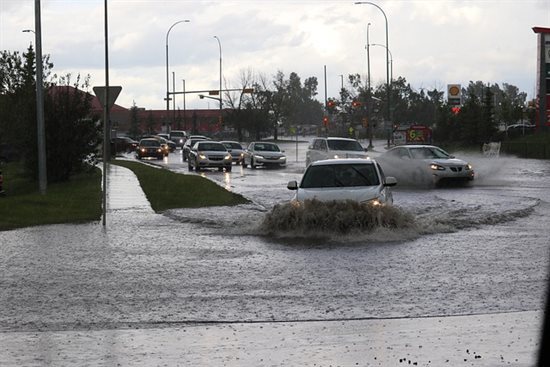 Red alert on the A47: truckers blocked by rising waters
