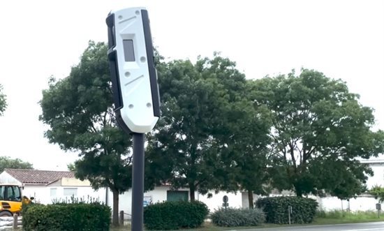 Road safety: when the radar flash also checks your insurance contract.